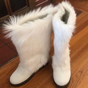 Rare Bearpaw Barbara white real fur size 7